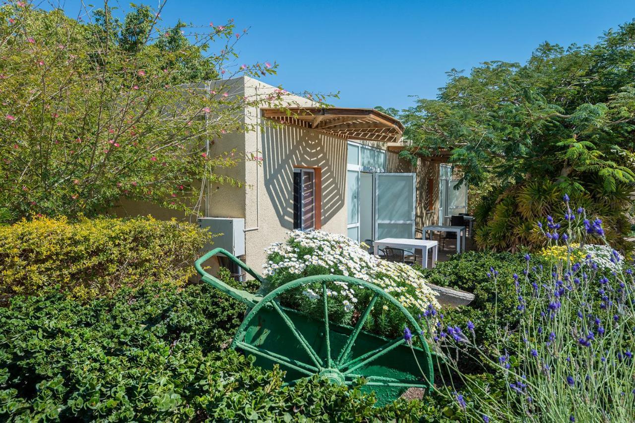 Eilot Kibbutz Country Lodging Eilat Exteriör bild